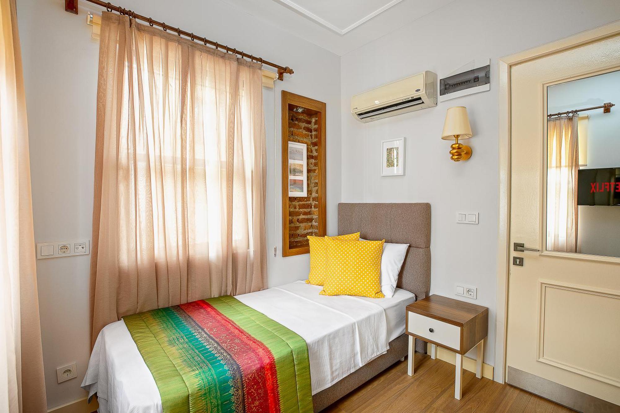 Mono Otel 3*
