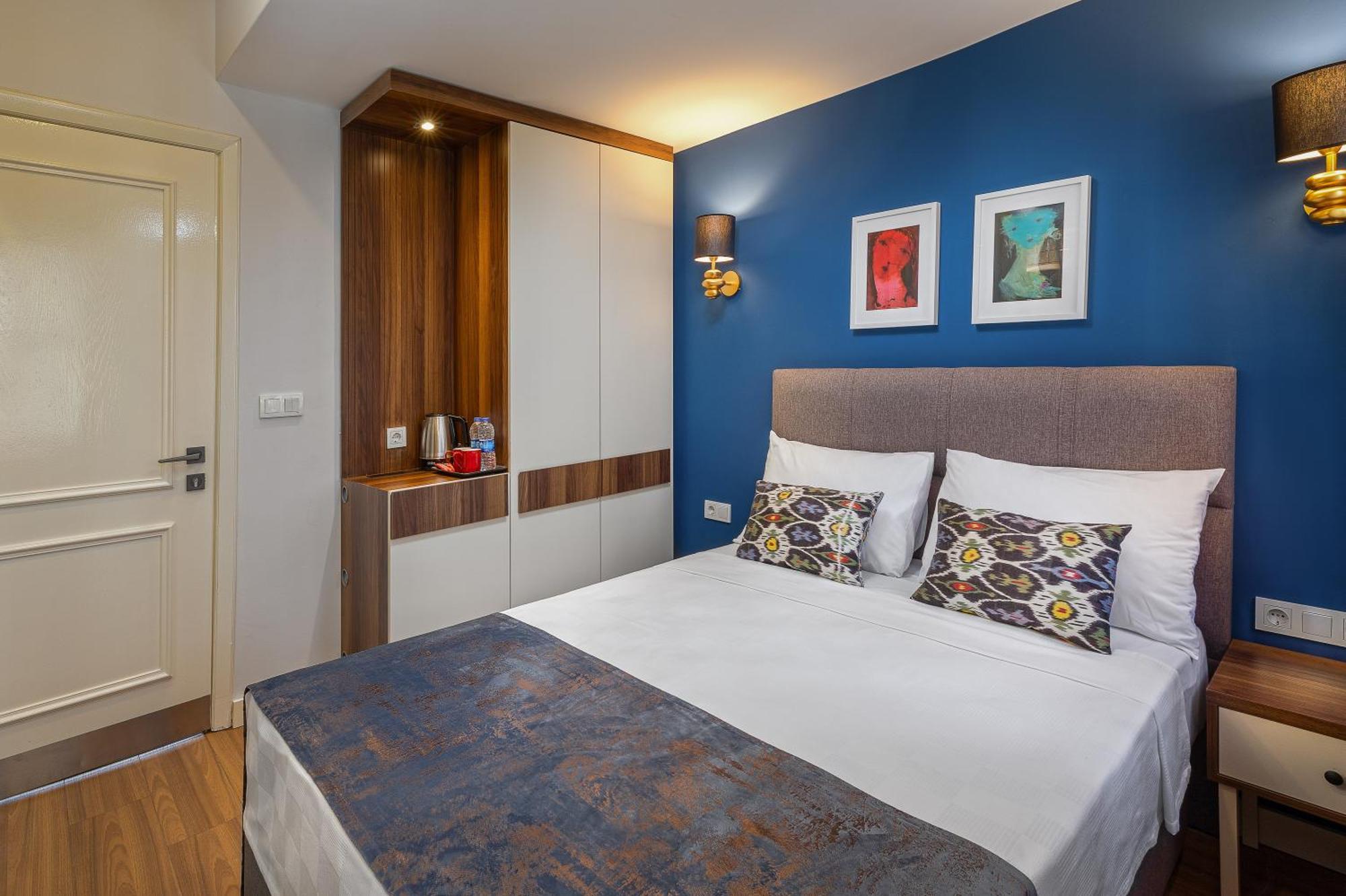 Otel Mono 3*